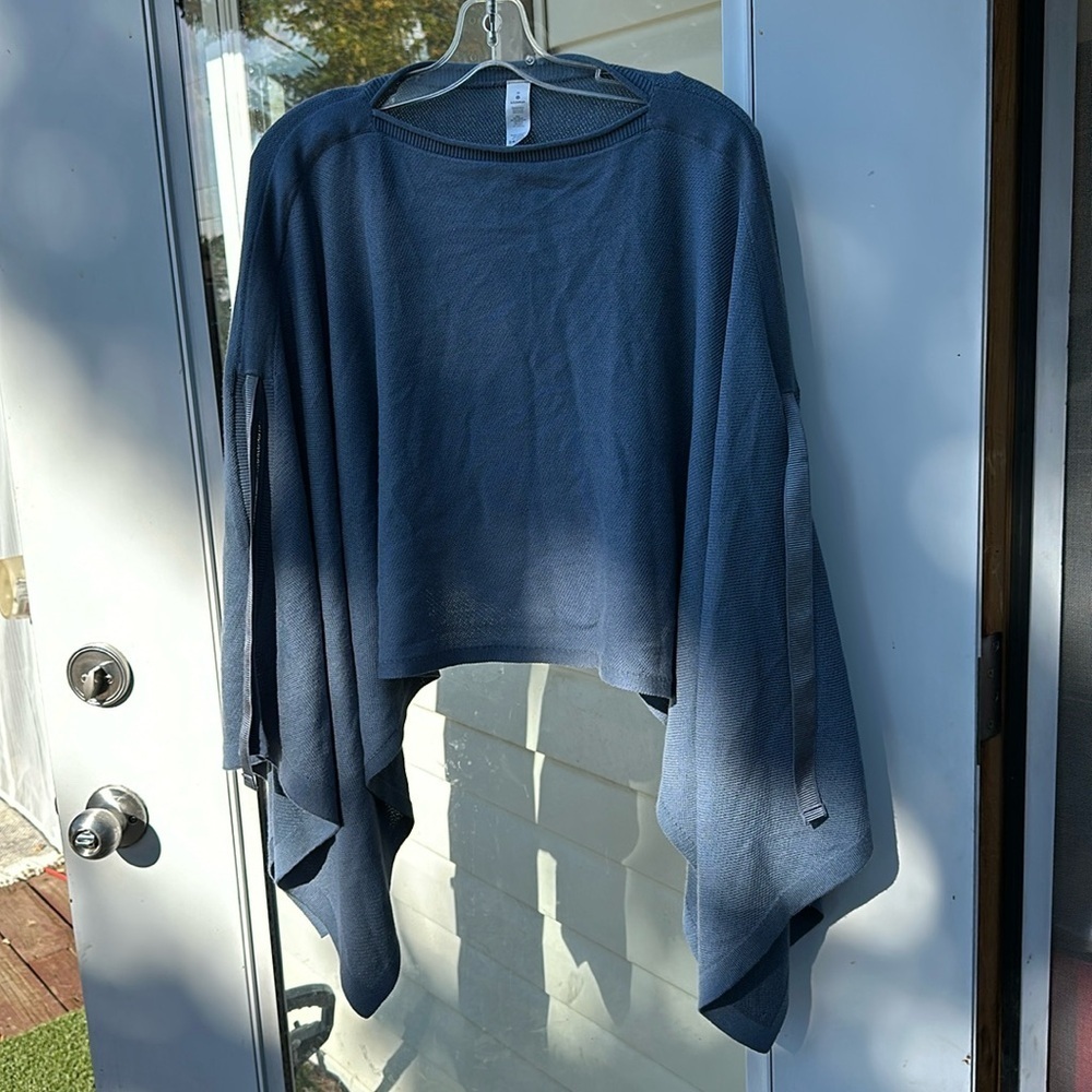 Lululemon Key to your heart wrap in blue one size poncho NWOT